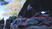 „Гащите са си гащи, не са бюлетини“: Избиратели отиват на пазар, вместо на избори