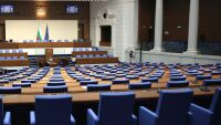 Остър сблъсък в парламента за дефицита и минималната заплата