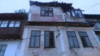 След проливния дъжд: Срути се част от къща във Велико Търново