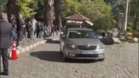 Президентът Румен Радев пристигна с личния си автомобил за посрещането на унгарския си колега (ВИДЕО)