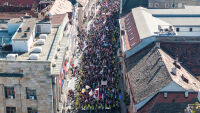 Походът на студентите: Нов протестен марш в навечерието на годишнината от трагедията в Нови Сад
