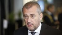 Министър Пеев: Спасен е целият екипаж на единия от корабите, атакувани в Черно море – 18 души.