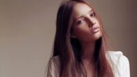 Успешен модел почина внезапно на 32 години, докато е на преглед при педиатър с бебето си