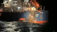 Драматично спасяване в бурни води: Демерджиев публикува кадри на евакуацията на екипажа на кораба „Челси – 3“ край Варна (ВИДЕО)