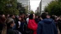 От Париж до Атина: Младежките протести се разрастват в Европа