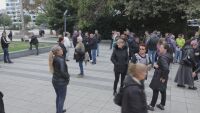 Пред Съдебната палата в Бургас се провежда мълчалив протест в подкрепа на кмета на Сунгурларе