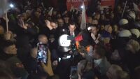Хиляди протестираха в Полша след отстраняването на председателя на Конституционния съд (ВИДЕО)