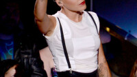 Парчетата на P!nk с Лили Алън и Еминем 