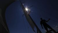 Ветроходна яхта се обърна в морето край Бургас, спасиха 40-годишен мъж