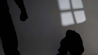 Прокуратурата повдигна обвинение срещу мъж, пребил и заплашил с убийство възрастната си майка 