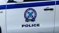Гръцките власти иззеха стотици оръжия от дома на мъж, призовавал за насилие срещу полицейски служители