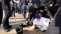 Дамбовеца и съпредседател на „Зелено движение“ – сред арестуваните около НС