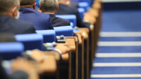 Депутатите гласуват две оставки и решават за машинното гласуване