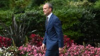 Джонсън смени външния министър: Бил на почивка, докато талибаните напредвали към Кабул