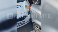Шофьор на мигранти блъсна полицейски патрул, изскочи от колата и избяга