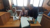 Трети задържан с радиоактивен изотоп: Криел плочка в тухлена ограда
