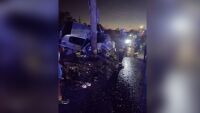 Кола се е врязала в стълб в София