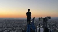 Изкачването на над 200-метров кран: Как децата са успели да се покатерят толкова високо? (ВИДЕО)