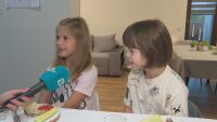 „Оправихме си несесерите, приготвихме раниците“: Близначките Деа и Кая прекрачват училищния праг за първи път