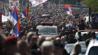 Десетки хиляди изпратиха в последния му път осъдения за геноцид Ратко Младич (СНИМКИ и ВИДЕО)