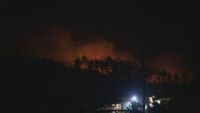 В епицентъра на огнището: Първи кадри от пораженията след огромния пожар в Старозагорско