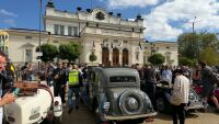 Над 300 ретро автомобила превзеха жълтите павета в София