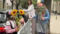 С каски на първия учебен ден: Родители алармират за опасно състояние на сградата на столично училище