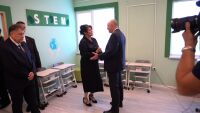 Премиерът Радев присъства на откриването на учебната година в малко училище край сръбската граница