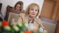 Мая Манолова е новият председател на Комисията за защита на потребителите