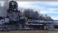 Пожар с висока степен на опасност в склад в Бяла, има жертва (ВИДЕО)