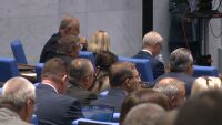 След множество спорове: Депутатите приеха новия начин за определяне на минималната заплата