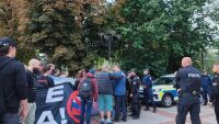 Протест вместо хоро пред Народния театър: Ще продължи ли да се провежда инициативата?
