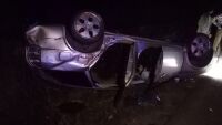 18-годишен с месец стаж зад волана обърна кола по таван в Разградско, няколко младежи са в болница