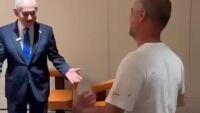 Нетаняху се срещна с окървавени пътници от отвлечения полет за Тел Авив (ВИДЕО)