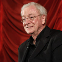 Гласовете на Матю Макконъхи и Майкъл Кейн заменят „роботския“ акцент на изкуствения интелект