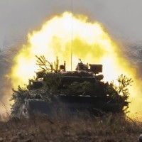 Снарядът се взривил в танка им: Трима военни загинаха при експлозия