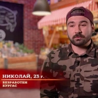 Николай Попов е първият, който се качва на балкона