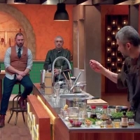 Chef Джун Йошида демонстрира корейска яхния с шкембе