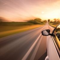 Шофьор не успя да спре кола, ускорявала до 115 км/ч с часове