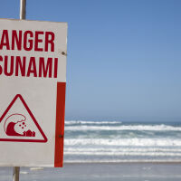Предупреждение за цунами в Япония след мощен трус с магнитуд 7,6