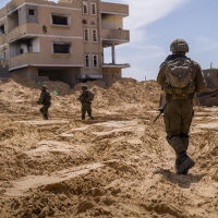 Израелски въздушни удари убиха девет души в Газа