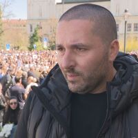 Бащата на Сияна влиза в политиката 