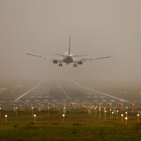 Огромен пожар на летището в Кувейт след атака с дрон