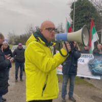 Служителите на Агенцията за борба с градушките на протест за по-високи заплати