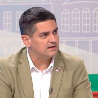 Радостин Василев: Има и работещи фигури в управлението - те са двама души 