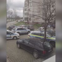Прокуратурата проверява дали висящото от 8-ия етаж дете в Ямбол не е оставено умишлено на терасата