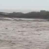 Заради проливни дъждове: Мост се срути в Италия (ВИДЕО)