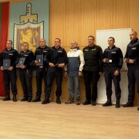 МВР награди полицаите, спасили детето от падане в Ямбол (СНИМКИ)