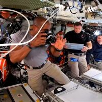 Астронавтите на „Артемис II“ се връщат към Земята