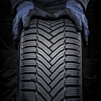 Куриоз в Австрия: Хванаха българи при опит за кражба на гуми, забравили си личните карти